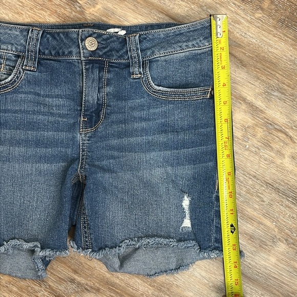 Seven 7 Women's Denim Jean Shorts Size 6 Cut Off Lightly Distressed 4" Inseam - Picture 2 of 14